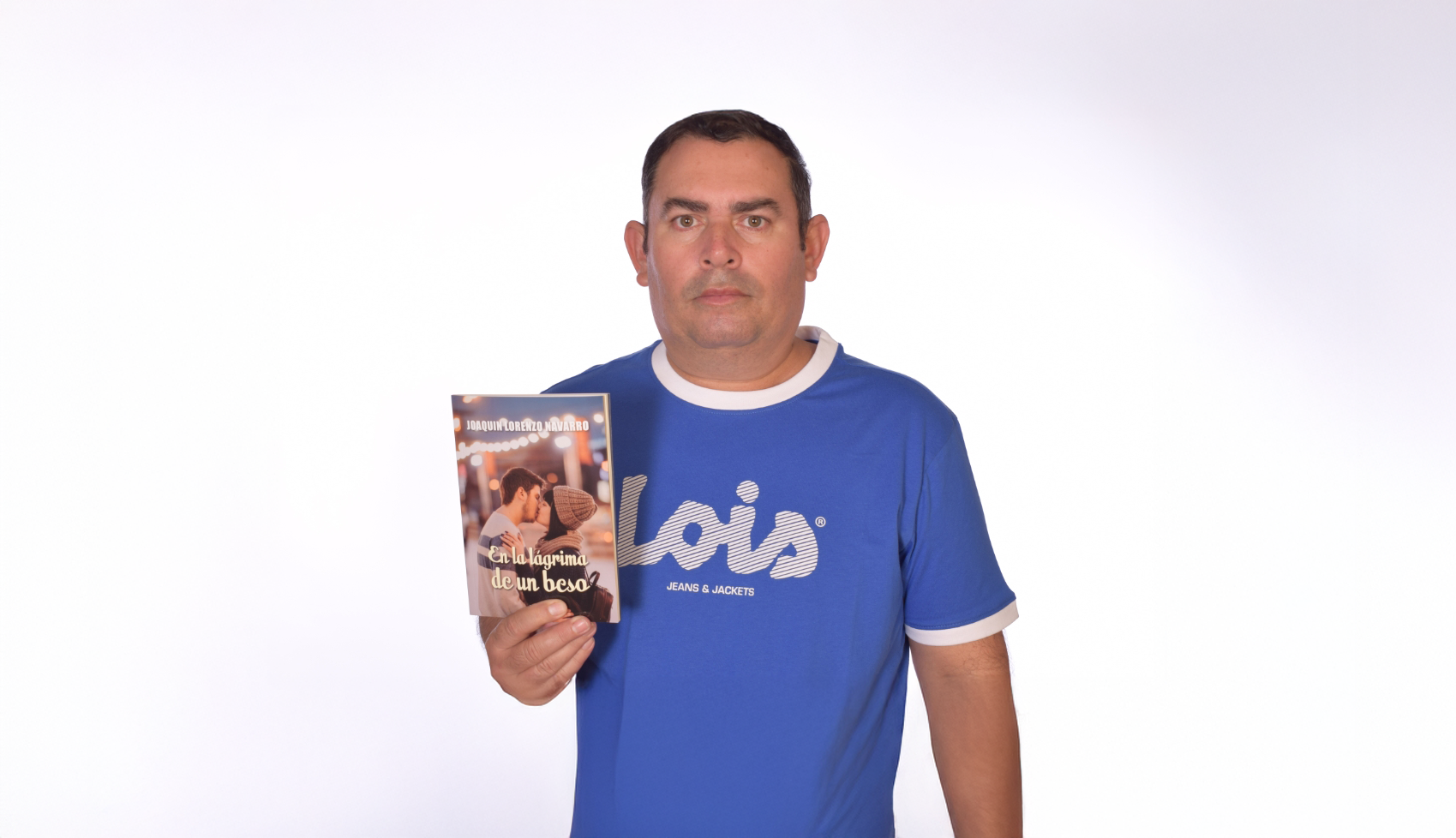 Joaquín Lorenzo Navarro debuta con una obra que revive la esencia del amor en la poesía contemporánea